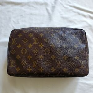 Vintage LOUIS VUITTON Monogram Cosmetic POUCH 28 Toiletries Bag France